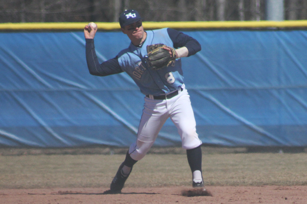 Baseball Splits Doubleheader Versus Lake Erie