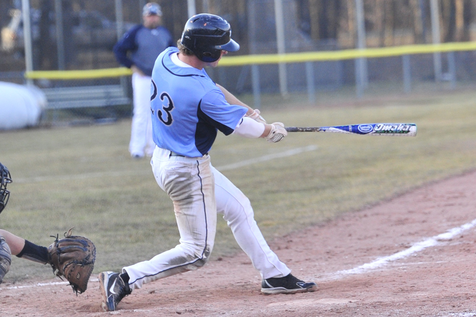 Baseball Splits Pair At No. 17 Grand Valley State