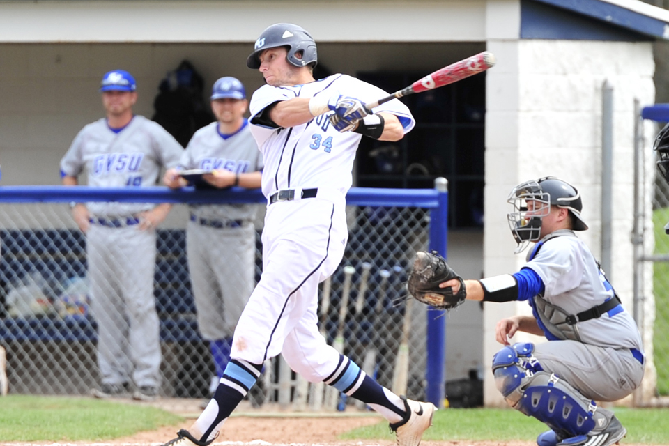 Cody Kuzniczci Signs Pro Contract With Quebec Capitales Of The CamAM League