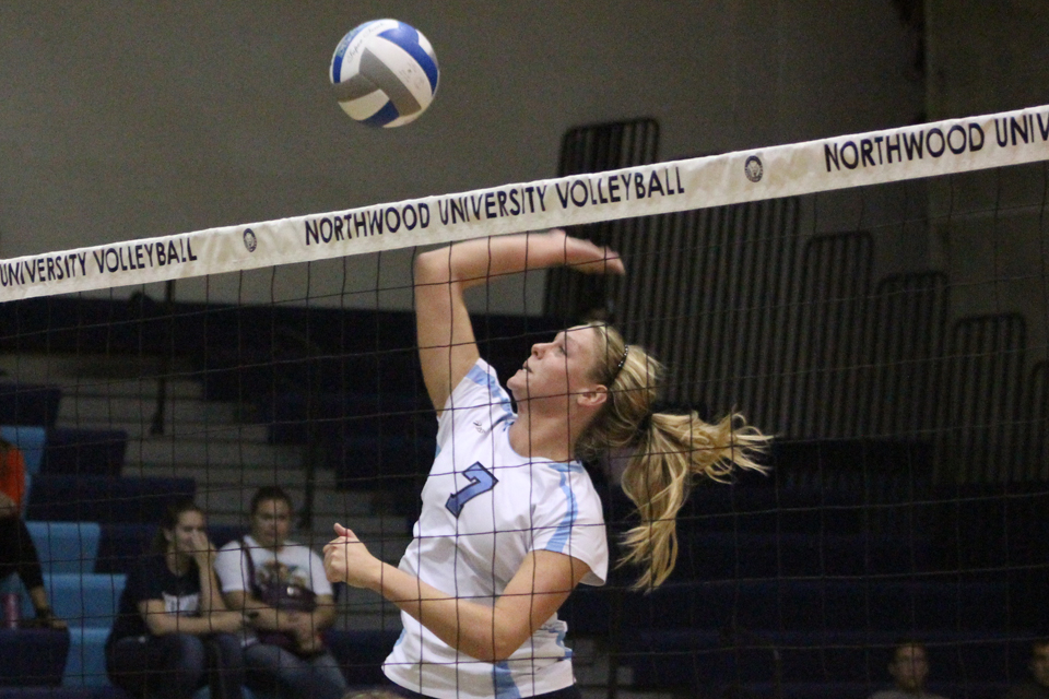 Volleyball Posts 3-0 Sweep Over Malone