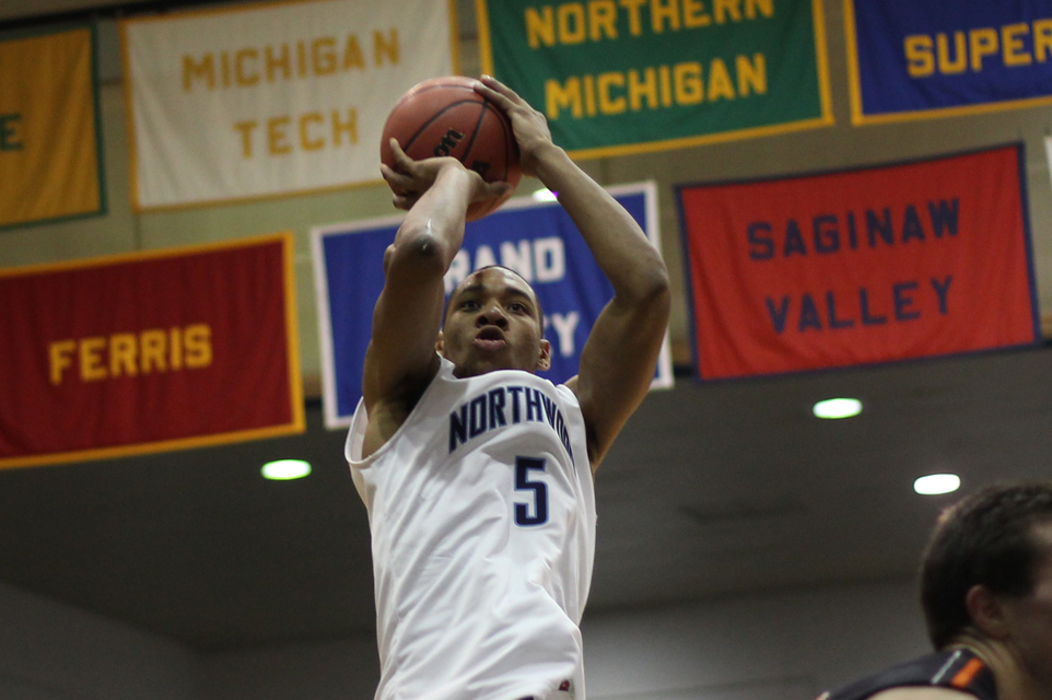 Men's Basketball Falls At Grand Valley State 94-71