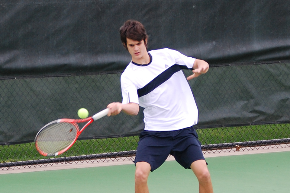 Men's Tennis Sweeps Malone 9-0