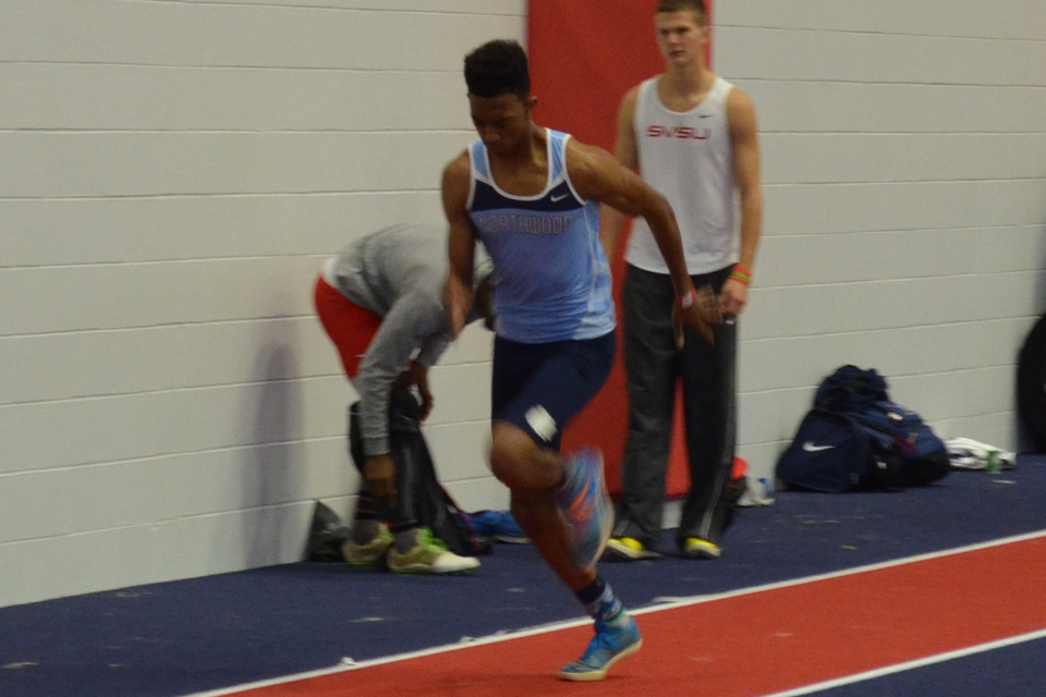 Indoor Track & Field Teams Compete At Doug Hansen Open