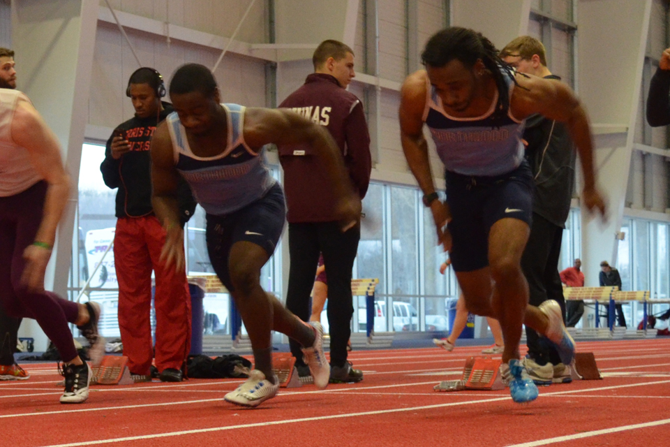 Indoor Track Competes In SVSU's Jet's Pizza Invitational