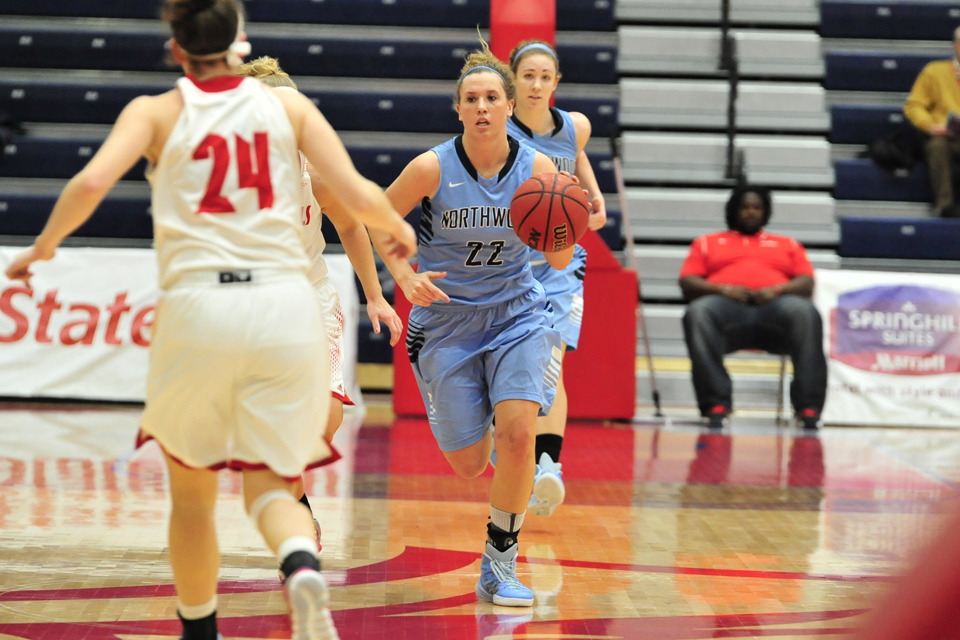 Women's Basketball Wins 64-61 Over Saginaw Valley