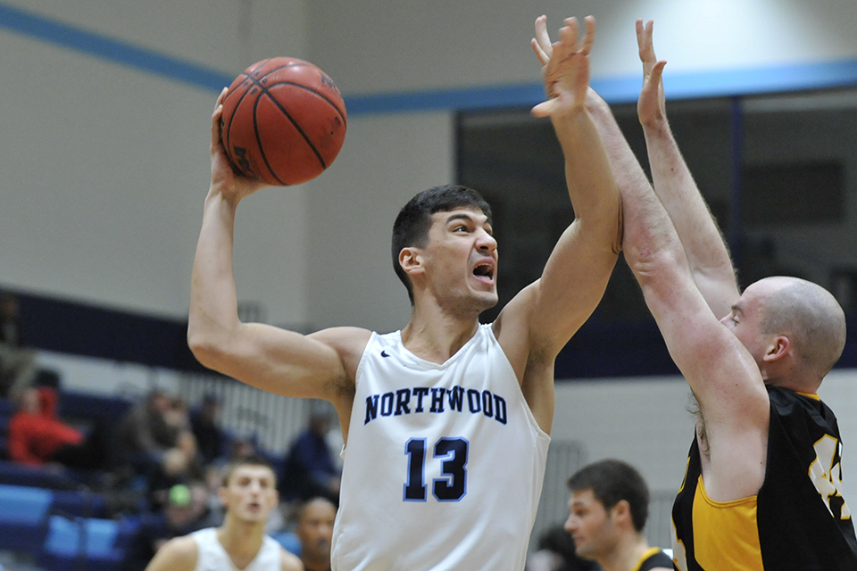 Men's Basketball Drops 75-70 Contest To Michigan Tech
