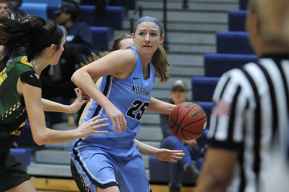 Women's Basketball Falls At Wayne State 76-66