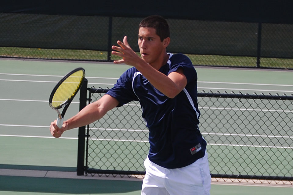 Men's Tennis Defeats Findlay 8-1