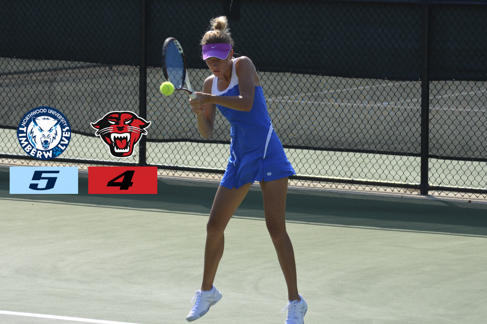 Women's Tennis Claims 5-4 Win At Davenport