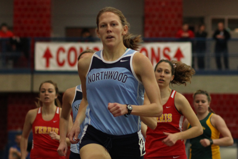 Track Teams Compete At Hillsdale Wide Track Classic