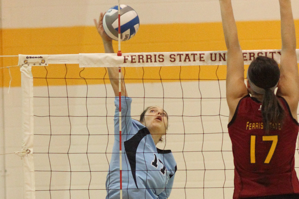 Volleyball Goes 1-1 At Day Two Of FSU Invitational