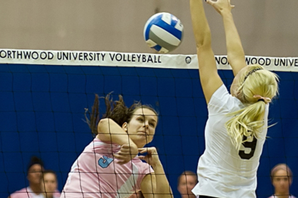 Volleyball Opens Season With Pair of 3-0 Wins