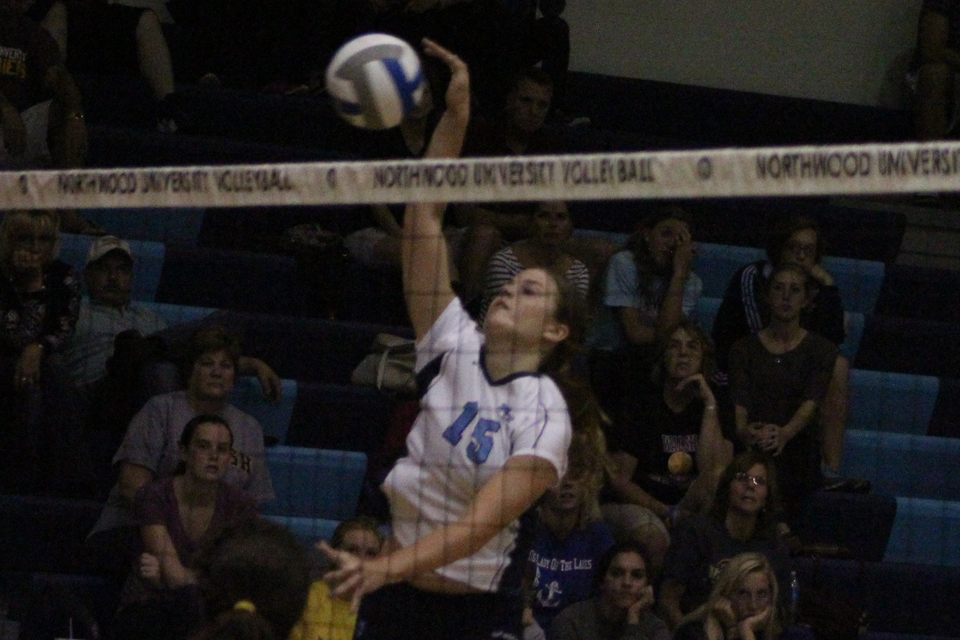 Volleyball Posts 3-0 Sweep Over Walsh