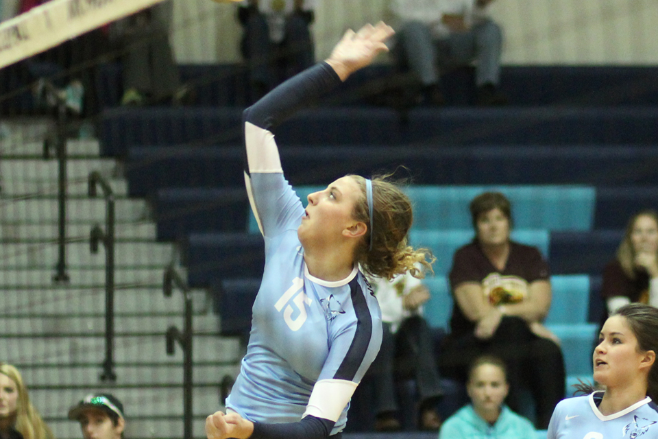 Volleyball Loses To No. 14 Grand Valley State 3-0