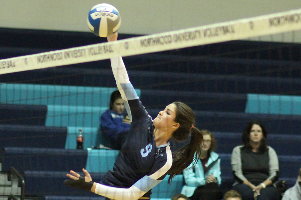 Volleyball Drops 3-2 Match To Malone
